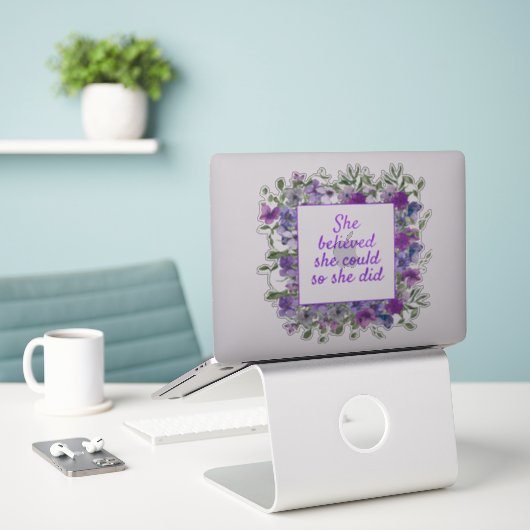 Inspirerend Paarse Floral dacht ze dat ze kon Sticker (Laptop op bureau)