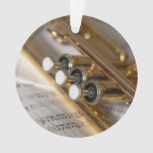 Instrument en laiton de trompette et de feuille de (devant)