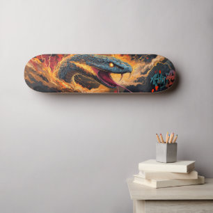 Intense vlammende slang met gloeiende ogen skateboard