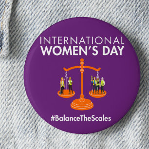 Internationale Vrouwendag 2026 Breng de Schaal in Ronde Button 5,7 Cm