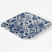 Intricate blue floral pattern on light background papieren bordje (Gebogen)