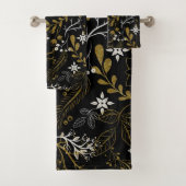 Intricate floral pattern with gold and white bad handdoek (Insitu)