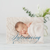 Introductie van Elegant Full Bleed Foto Nieuwe Bab Aankondiging (Staand voorkant)