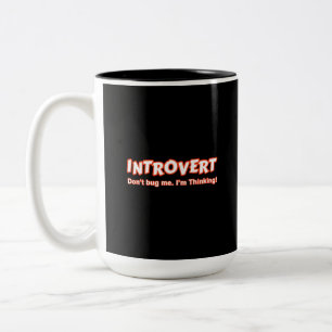 Introvert... ik denk er niet aan. tweekleurige koffiemok