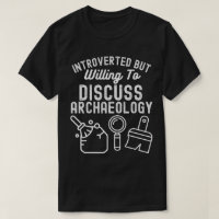 Introvert maar bereid om archeologie te bespreken