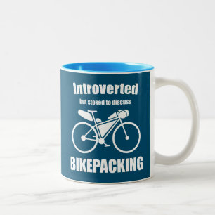 Introvert maar gestookt om te praten over bikepack tweekleurige koffiemok