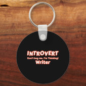 Introvert Writer Sleutelhanger (Voorkant)