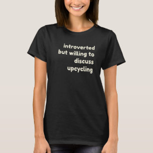Introverted, maar bereid om het upcycling Intro te T-shirt