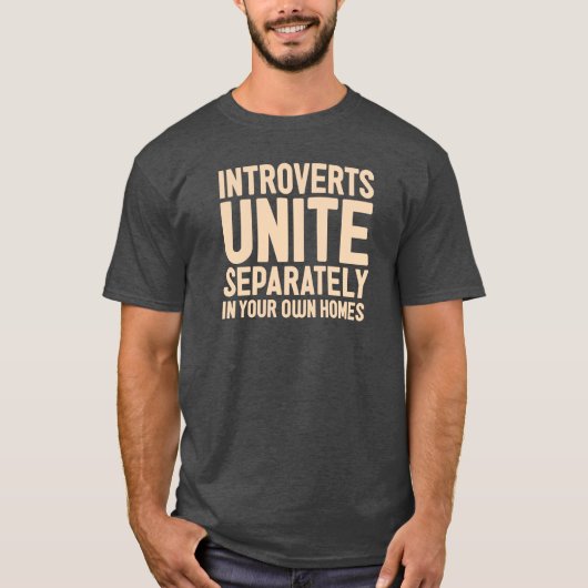 INTROVERTS EENVOUDIG. En in je eigen huis T-shirt (Voorkant)