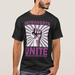 Introverts verenigen zich afzonderlijk in hun eige t-shirt