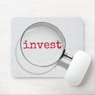 Investeer tekst onder invloed van vergrootglas muismat