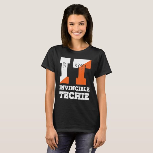 Invincible Techie Computer Programmer Tech Savy T-shirt (Voorkant volledig)