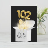 Invitation 102e Anniversaire Ballons Or En Boîte Blanche (Debout devant)