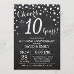 Invitation 10e anniversaire Mariage Chalkboard noir argent<br><div class="desc">Invitation du 10e anniversaire du Mariage Chalkboard Black and Silver. Dixième anniversaire du Mariage. Chalkboard Black et Silver Parties scintillant Arrière - plan diamant. Confetti en argent. Anniversaire adulte. Fête d'anniversaire d'une femme ou d'un homme. Pour plus de personnalisation, cliquez sur le bouton "Customiser" et utilisez notre outil de conception...</div>