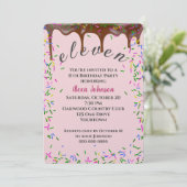 Invitation 11E Anniversaire Avec Glace Au Chocolat Et Saupoud (Debout devant)