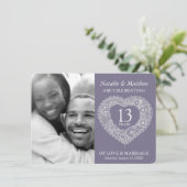 Invitation 13e anniversaire de mariage dentelle gris blanc (Debout devant)