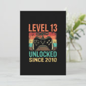 Invitation 13e anniversaire garçon niveau 13 déverrouillé stu (Debout devant)