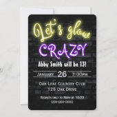 Invitation 13e anniversaire Neon Llow Sign on Brick Wall (Devant)