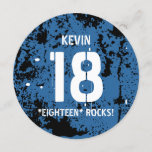 Invitation 18e anniversaire Eighteen Rocks BLUE Grunge F18Z<br><div class="desc">18e anniversaire Eighteen Rocks BLUE Grunge F18Z. C'est l'anniversaire... FÊTONS ! Ce arrière - plan de grunge blanc design et grunge avec un spot à personnaliser avec un nom et une année d'anniversaire est une façon amusante de commencer la fête ! Le texte est personnalisable, il convient donc pour n'importe...</div>