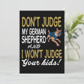 Invitation 1 Don't Judge My German Shepherd And I Won't Judge (Debout devant)