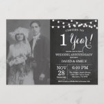 Invitation 1er anniversaire Mariage Chalkboard photo<br><div class="desc">1er anniversaire Mariage Invitation avec photo personnalisée. Arrière - plan de tableau de bord. Éclairage à cordes. Noir et blanc. 1ère, 2ème, 3ème, 4ème, 5ème, 10ème, 15ème, 20ème, 25ème, 30ème, 35ème, 40ème, 45ème, 50ème, 55ème, 60ème, 65ème, 70ème, 75ème, 80ème, n'importe quelle année. Anniversaire adulte. Fête d'anniversaire d'une femme ou d'un...</div>