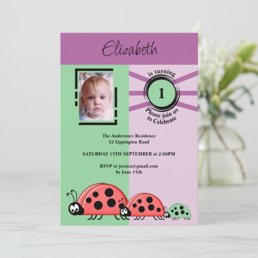 Invitation 1ère fête d'anniversaire photo ladybugs vert viole (Debout devant)