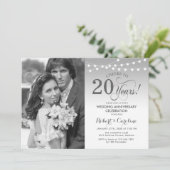 Invitation 20e anniversaire avec photo - blanc argenté (Debout devant)