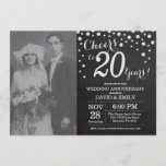 Invitation 20e anniversaire Mariage Chalkboard noir argent<br><div class="desc">20ème anniversaire de Mariage avec photo personnalisée. Chalkboard Invitation Noir et Argent. Vingt Anniversaire Mariage. Chalkboard Black et Silver Parties scintillant Arrière - plan diamant. Confetti en argent. Anniversaire adulte. Fête d'anniversaire d'une femme ou d'un homme. Pour plus de personnalisation, cliquez sur le bouton "Customiser" et utilisez notre outil de...</div>