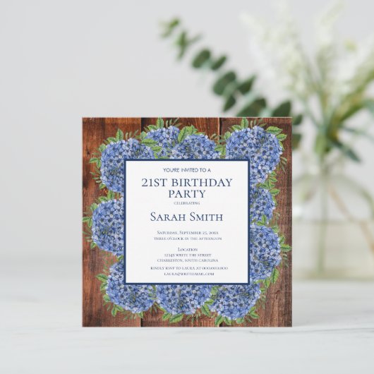Invitation 21e anniversaire Wood Blue Hydrangeas Rustic Party (Debout devant)