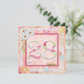 Invitation 28e anniversaire style scrapbooking (Debout devant)