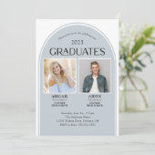Invitation 2 Diplômés Dusty Blue Arch Double Graduation (Debout devant)