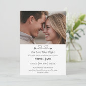Invitation 2 Hearts Arrow Modern Romantic Love Travel Wedding (Debout devant)