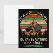 Invitation 2 In A World Where You Can Be Anything Be Kind Vin (Devant / Derrière)