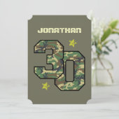 Invitation 30e Anniversaire Camo Un an Nom personnalisé A03 (Debout devant)