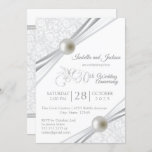 Invitation 30e anniversaire de Pearl Design<br><div class="desc">🥇 UN DESIGN D'ART ORIGINAL DE DROIT D'AUTEUR DE Donna Siegrist SEULEMENT DISPONIBLE SUR ZAZZLE! 30th Pearl Mariage Anniversaire Invitation Design prêt pour vous à personnaliser. Présenté dans un motif damassé blanc et arrière - plan blanc avec un bijou perle blanche. Cette belle invitation de fête Anniversaire sera un succès...</div>