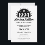 Invitation 30th Birthday Limited Edition<br><div class="desc">Fun Simple Faux Whiskey / Bière étiquette a stylisé les invitations de fête d'anniversaire adulte. Tout le texte peut être édité pour vos besoins personnels. Noir et blanc minimal - Design Vintage classique.</div>