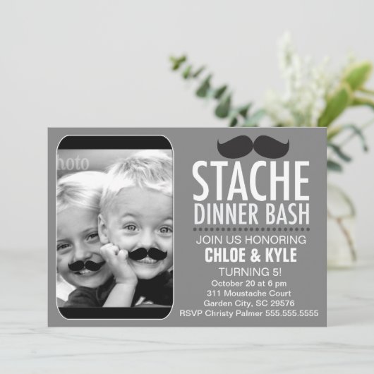 Invitation 311 Stache Dîner Bash Interactive Mustache (Debout devant)
