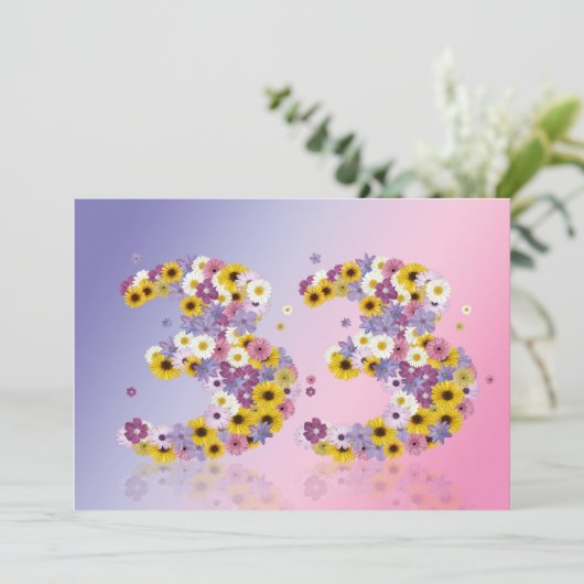 Invitation 33e fête d'anniversaire, avec des lettres fleuries (Debout devant)