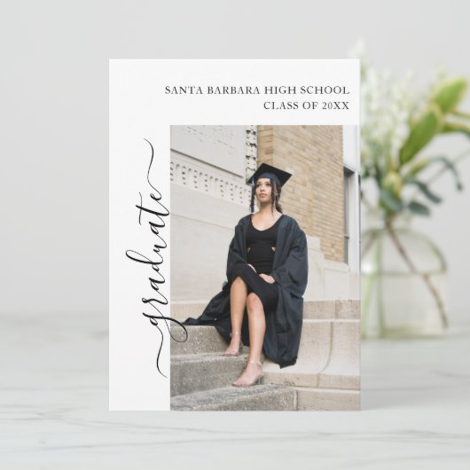 Invitation 4 Collage de graduation photo noir et blanc Script (Debout devant)