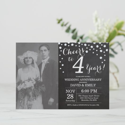 Invitation 4e anniversaire Mariage Chalkboard Black Silver (Debout devant)