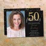 Invitation 50 et Fabulous Gold Black 50th Birthday Photo<br><div class="desc">Cet élégant script chic 50 et fabuleuse invitation d'anniversaire de confetti étoiles or peut être personnalisé avec vos détails de fête d'anniversaire mis dans le texte moderne et photo spéciale. Le verso a assorti les étoiles d'or confetti sur un arrière - plan d'or gratuit. Conçu par Thisisnotme©</div>