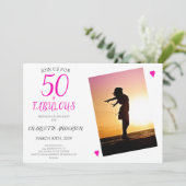 Invitation 50 et Fabulous Pink Photo fête de 50e anniversaire (Debout devant)