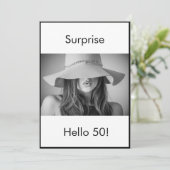 Invitation 50e anniversaire Black White Photo Surprise Elégan (Debout devant)