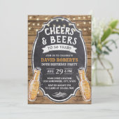 Invitation 50e anniversaire Cheers & Beers Rustic Chalkboard (Debout devant)