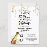 Invitation 50e anniversaire de Mariage ANNÉES rétro dans la f<br><div class="desc">Pop the lik pour une fête d'anniversaire mariage 50 ANS DANS LA FABRICATION avec ces invitations avec un design de titre de typographie rétro qui incorpore leur année mariage dans le design. Noir et or avec des serpentins de guirlandes étoilées. Contactez le concepteur via Zazzle Conversation ou makeitaboutyoustore@gmail.com si vous...</div>