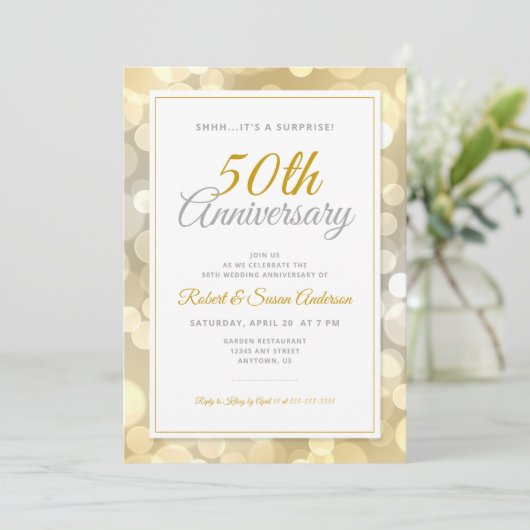 Invitation 50e anniversaire du Mariage Surprise | Gold Bokeh (Debout devant)