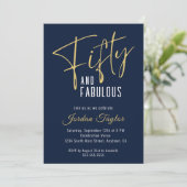 Invitation 50e anniversaire Elegant Script Navy et or (Debout devant)