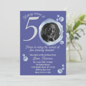 Invitation 50e Indigo Blue Bubbles Anniversaire Fête Invitati (Debout devant)