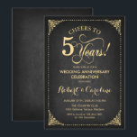 Invitation 5e anniversaire de mariage - Tableau noir en or<br><div class="desc">Carton d'invitation pour le 5e anniversaire de mariage.
Design élégant vintage avec motif de tableau noir et or faux. Caractère d'imprimerie script. À votre santé pour 5 ans ! Peut être personnalisé pour n'importe quelle année de mariage ! Envoyez-moi un message si vous avez besoin d'une personnalisation supplémentaire.</div>