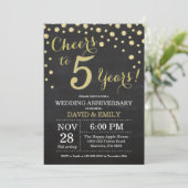 Invitation 5e anniversaire de mariage tableau noir et or (Debout devant)